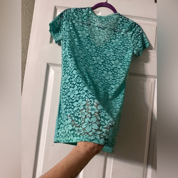 Skull shirt with sheer lace back - Picture 2 of 2